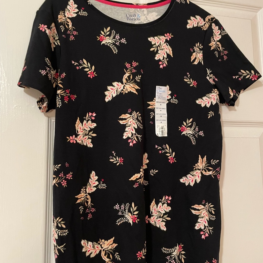 Black floral pattern comfort T-shirt